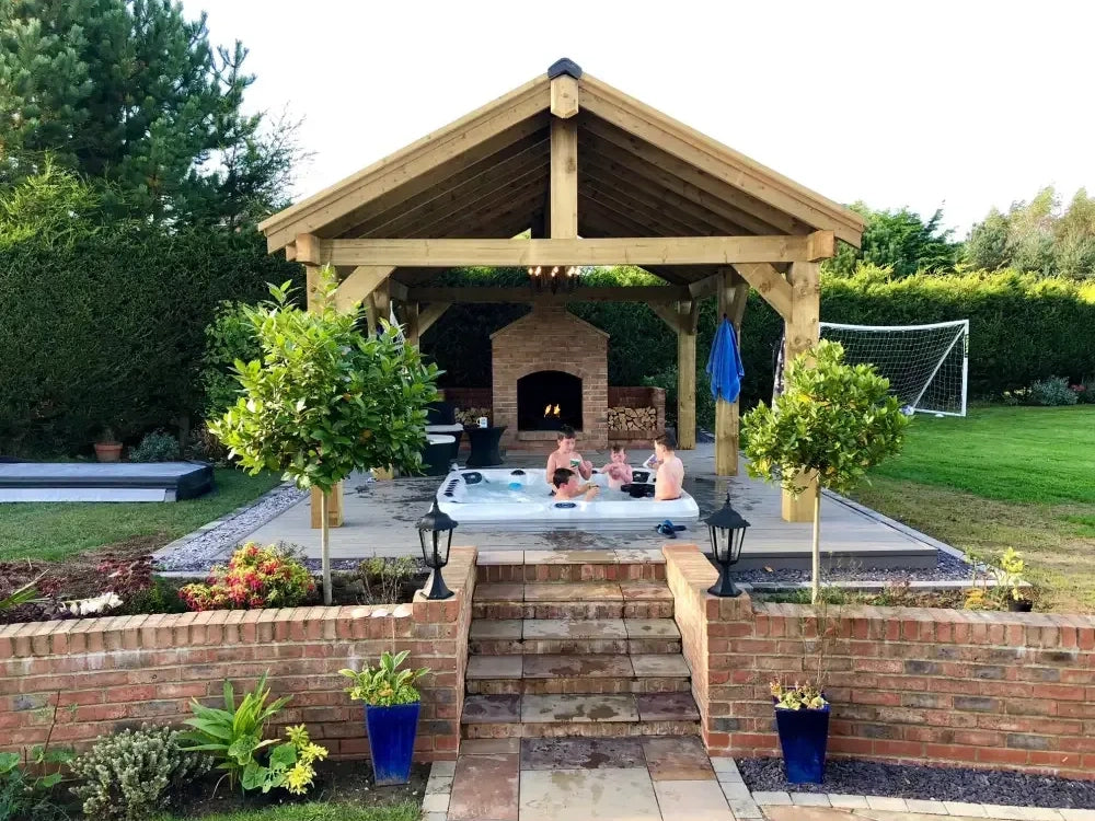 Vit PassionSpa Excite Mighty Wave med pergola och eldstad Vit PassionSpa Excite Mighty Wave med pergola och eldstad